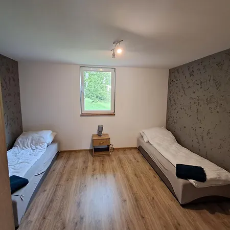 Goscinne Kurza Zagroda 2 *