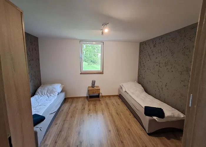 Goscinne Kurza Zagroda 2 *